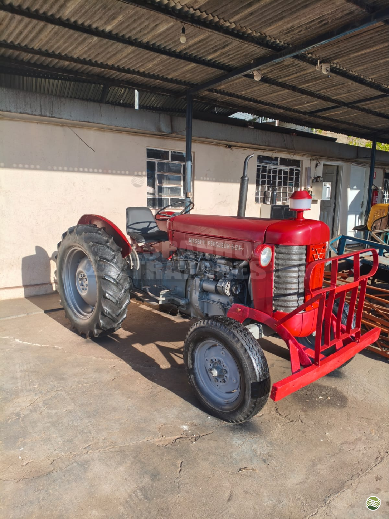 TRATOR MASSEY FERGUSON MF 50 Tração 4x2 Espanhol Tratores GOIANIA GOIAS GO
